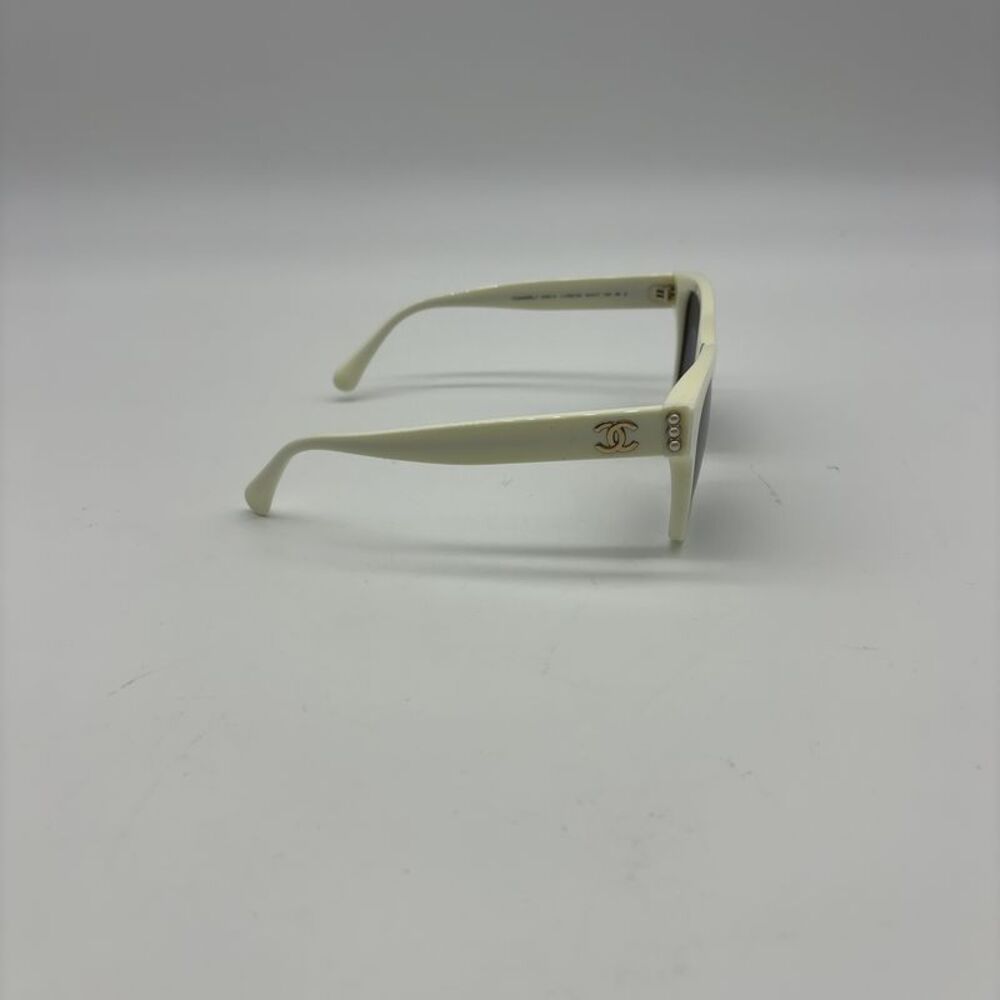 CHANEL White pearl Sunglasses - Picture 3 of 4